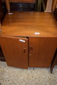 SMALL CIRCA 1970S HI-FI/RECORD STORAGE UNIT, WIDTH APPROX 53CM