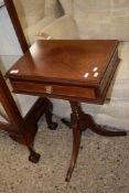 SMALL REPRODUCTION MAHOGANY SIDE TABLE WITH DRAWER BENEATH, WIDTH APPROX 45CM