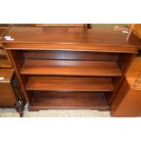 MAHOGANY EFFECT MODERN LOW BOOKSHELF, WIDTH APPROX 96CM