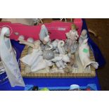 TRAY CONTAINING VARIOUS LLADRO FIGURES INCLUDING THE MADONNA, VARIOUS CHILDREN, ANIMALS ETC