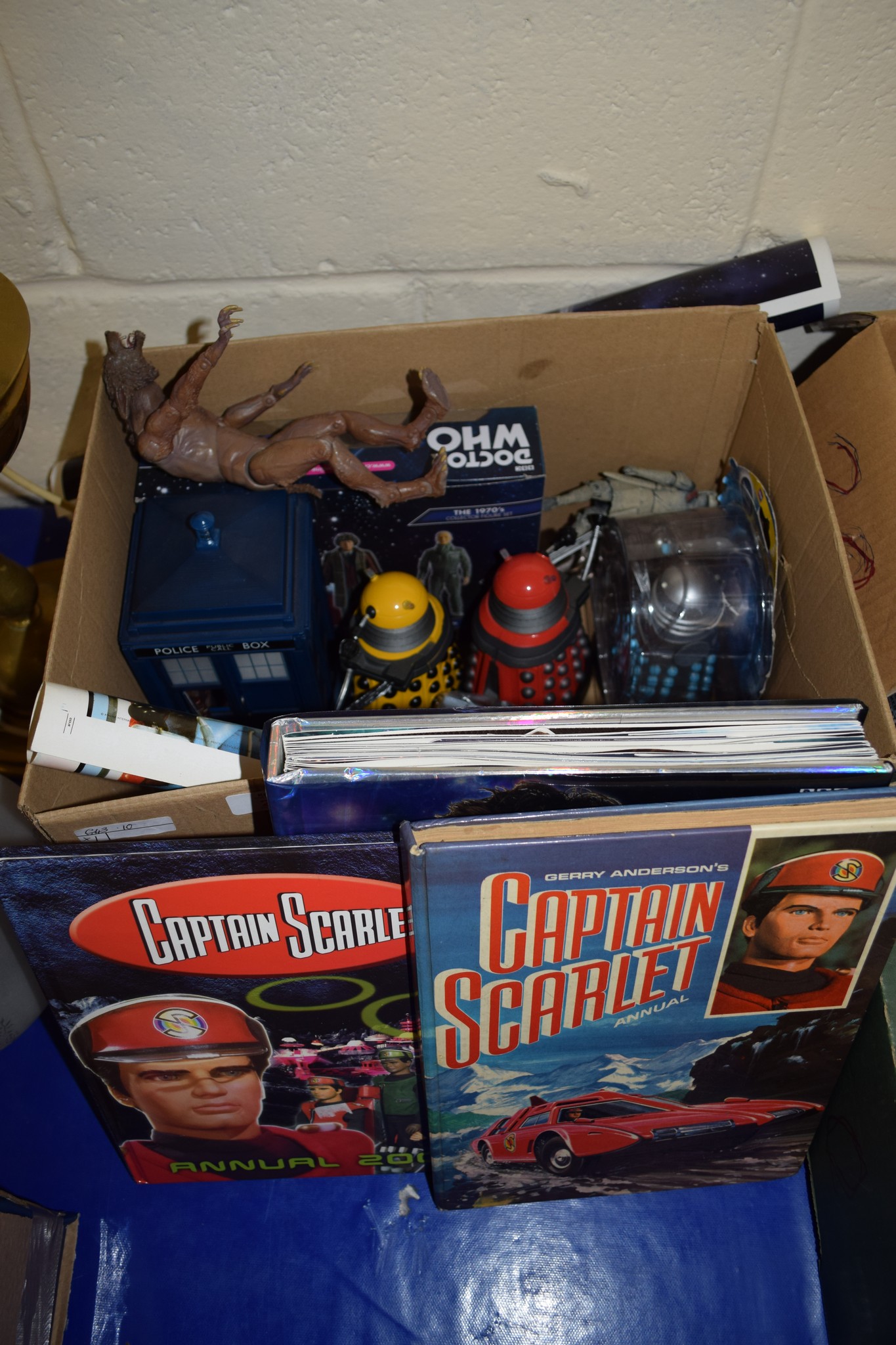 BOX CONTAINING DR WHO MEMORABILIA