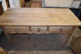 RUSTIC PINE KITCHEN TABLE RAISED ON TURNED LEGS WITH THREE DRAWERS BENEATH, APPROX 160CM X 72CM