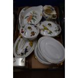 QUANTITY OF ROYAL WORCESTER EVESHAM PATTERN DINNER WARES INCLUDING VARIOUS CASSEROLE DISHES AND