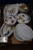 QUANTITY OF ROYAL WORCESTER EVESHAM PATTERN DINNER WARES INCLUDING VARIOUS CASSEROLE DISHES AND