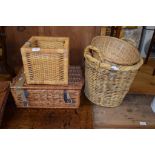 FOUR VARIOUS PIECES OF BASKETWARE INCLUDING PICNIC BASKET, WASTE PAPER BASKET ETC