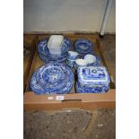 TRAY CONTAINING QUANTITY OF SPODE ITALIAN PATTERN DINNER WARES INCLUDING PLATES, SIDE PLATES,