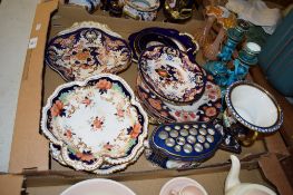 CERAMIC ITEMS INCLUDING SOME DERBY PLATES, DERBY SERVING DISH (A/F), TWO STAFFORDSHIRE IMARI STYLE