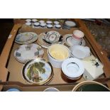 BOX CONTAINING CERAMIC ITEMS INCLUDING TWO PLATES, A BUTTER TUB AND COVER WITH FINIAL MODELLED AS