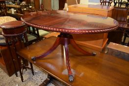 REPRODUCTION MAHOGANY OVAL PEDESTAL TABLE, 101CM WIDE