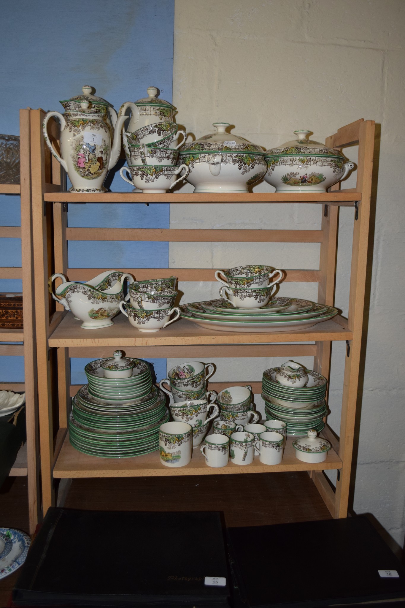 SUBSTANTIAL QUANTITY OF COPELAND SPODE EARLY 20TH CENTURY DINNER AND TEA WARES ALL DECORATED IN