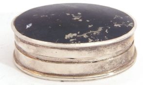 Modern hallmarked oval patch box and lid with niello top, 4.5cm x 3.2cm x 1.4cm, 29gms