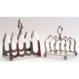Mixed Lot: small George V toast rack, 4 divisions with shaped carrying handle standing on four
