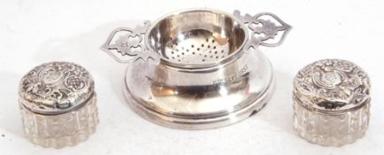 Mixed Lot: George VI two-handled tea strainer with stand, base diam 5cm, Birmingham 1946/7 by Lanson