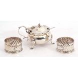 Mixed Lot: George V silver lidded mustard of circular form, with hinged lid, gadrooned rim and