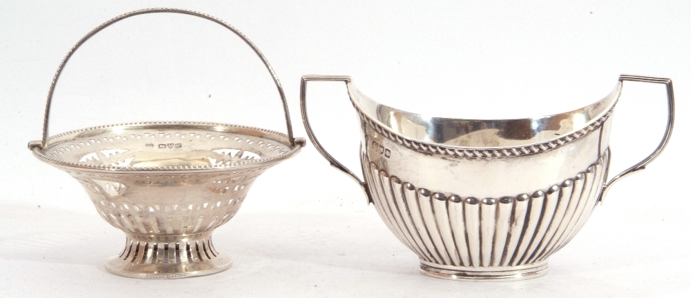 Mixed Lot: Edward VII small silver basket of circular form, the body and pedestal pierced with - Image 2 of 3