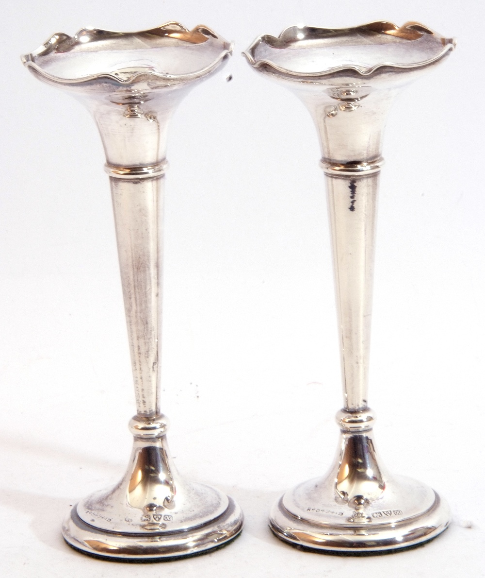 Pair Edward VII small silver trumpet vases with flared rims and slender tapering bodies to a - Image 3 of 5