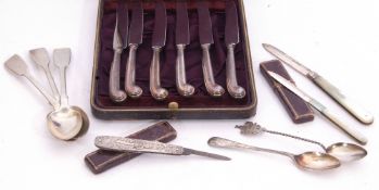 Mixed Lot: cased set of six Edwardian silver pistol handled cake knives with plated blades,