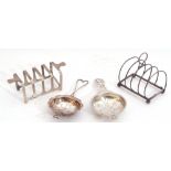 Mixed Lot: small Edwardian wire work toast rack to a rectangular base on four ball feet, (a/f),