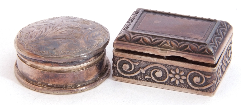 Modern circular hallmarked silver patch box, the hinged lid engraved with foliate design, 2.5cm diam