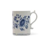 Lowestoft porcelain tankard with a blue and white floral design, 11cm high