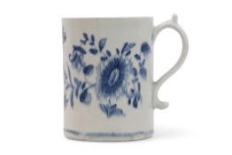 Lowestoft porcelain tankard with a blue and white floral design, 11cm high