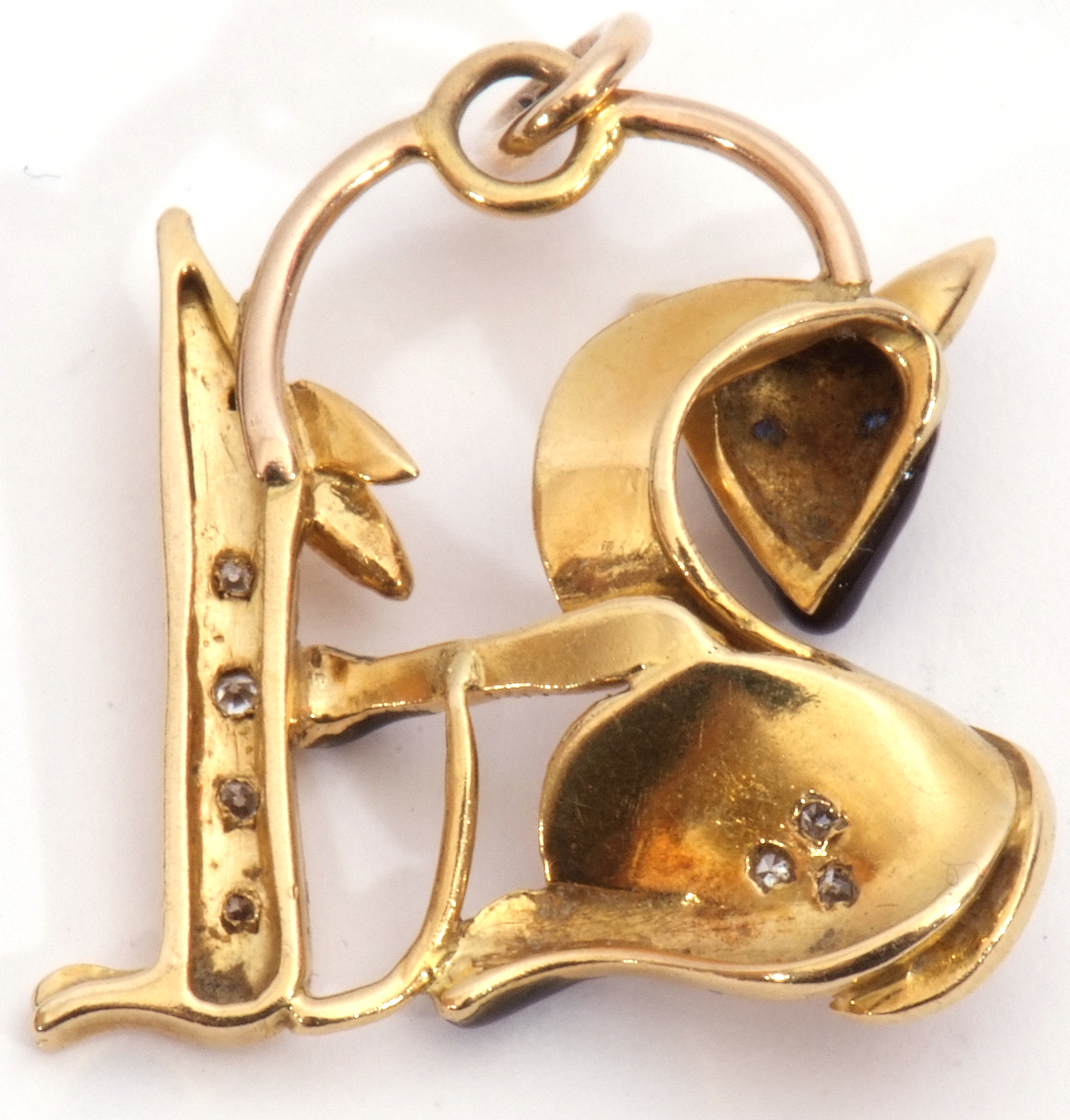 Yellow metal cat and mouse stylised pendant, each highlighted with small diamonds and sapphire set - Image 3 of 4