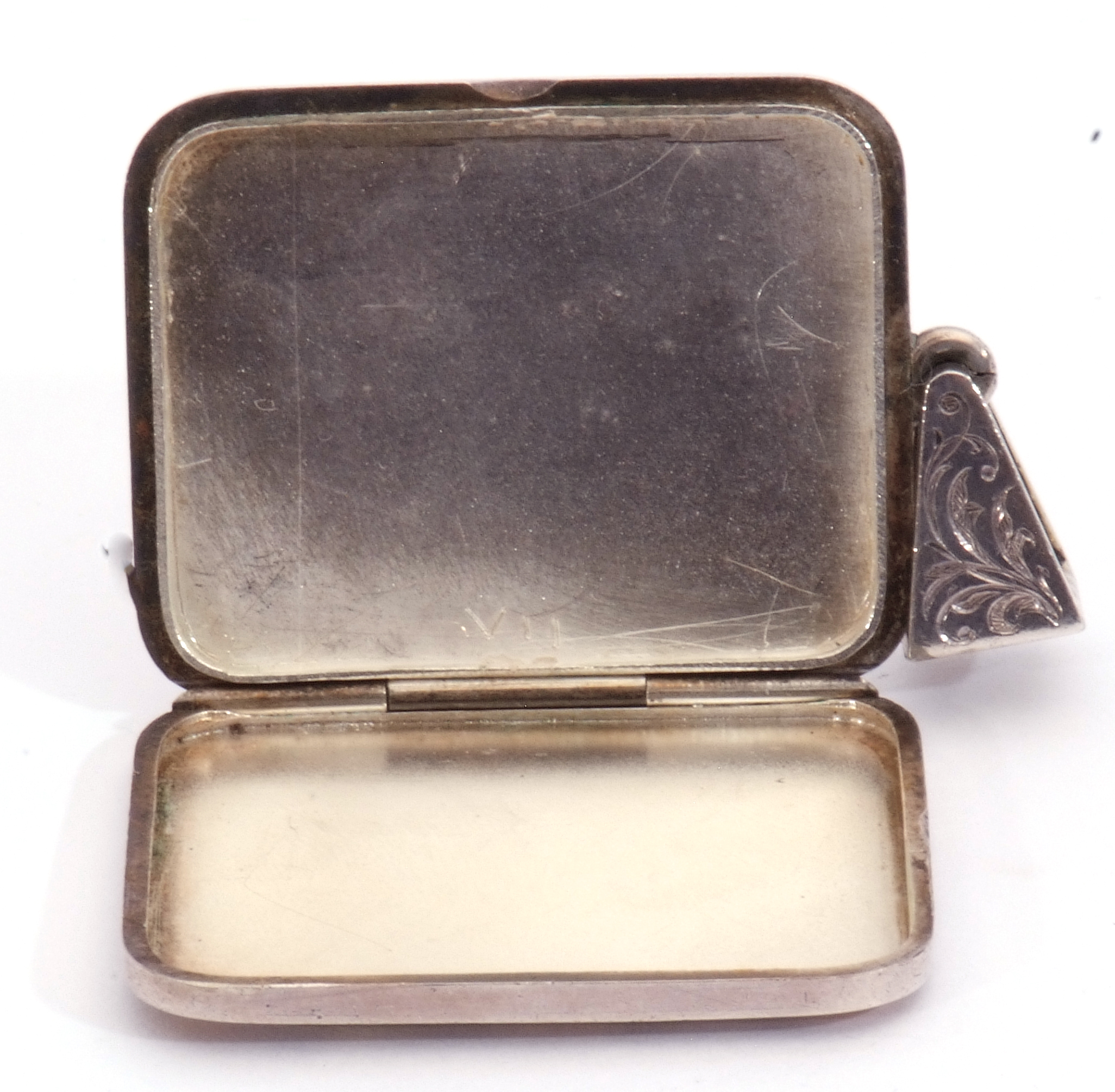 Antique precious metal large rectangular shaped locket, the front engraved and chased in a foliate - Image 7 of 7