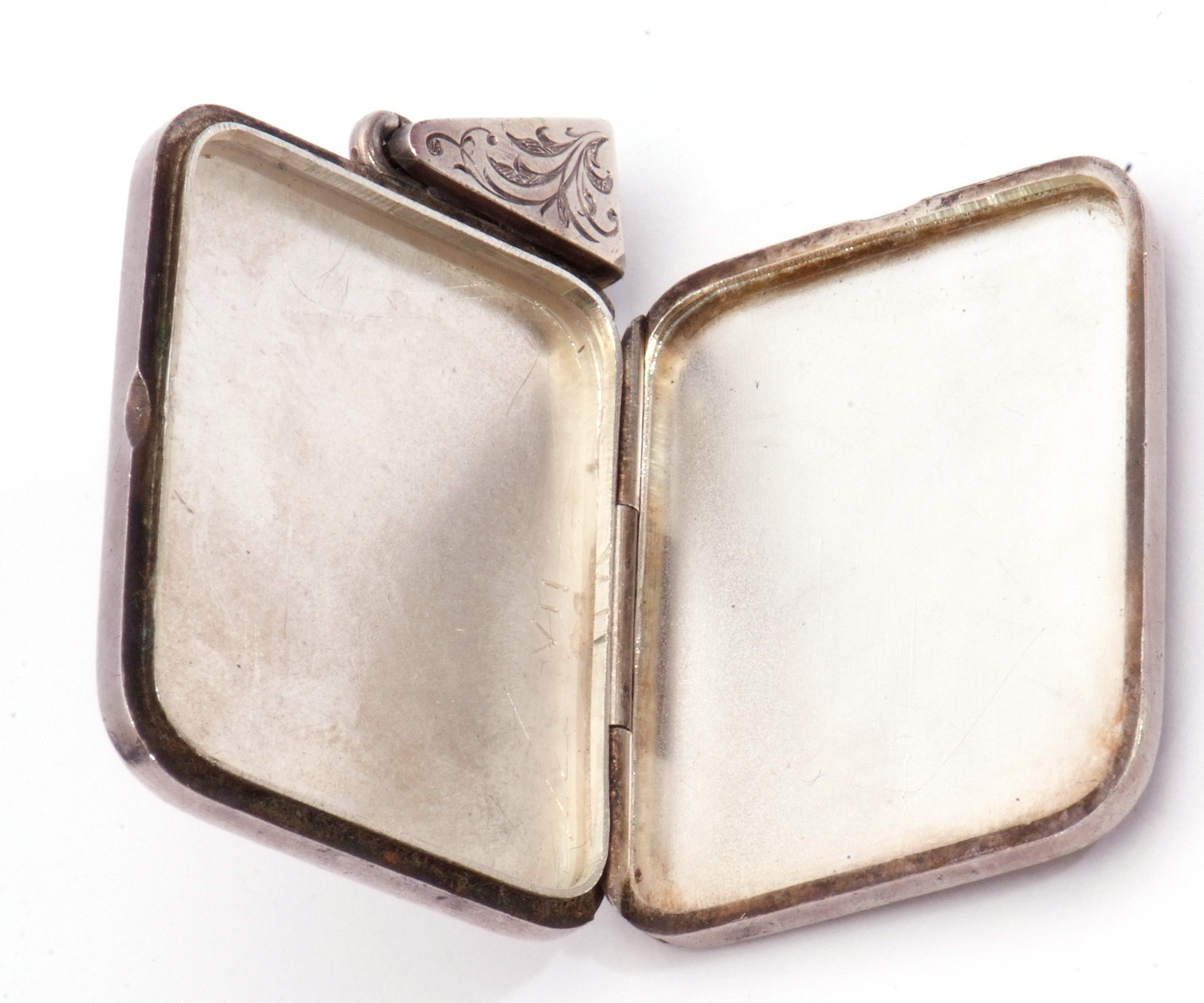 Antique precious metal large rectangular shaped locket, the front engraved and chased in a foliate - Image 6 of 7