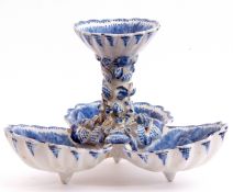 A Bow porcelain pickle dish or sweetmeat stand, the 4 shells decorated in blue with a grape and vine