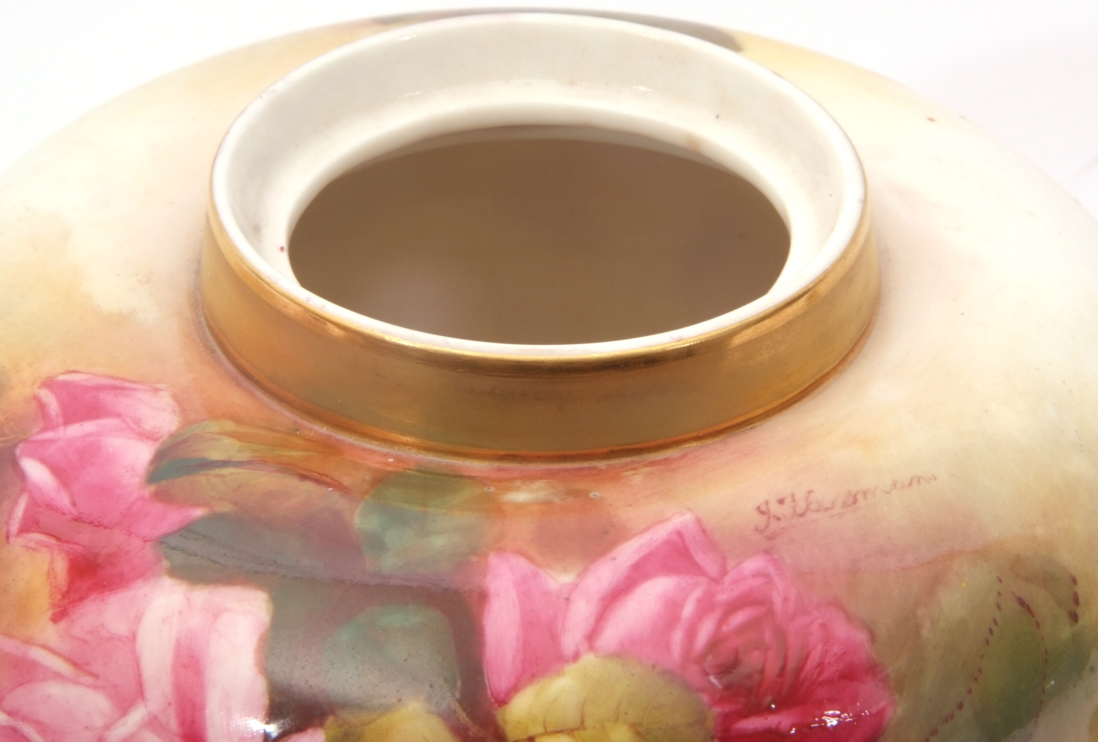 Royal Worcester globular pot pourri vase with gilt pierced cover, decorated with roses, signed by - Image 9 of 10