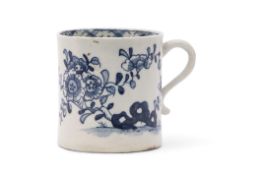 Lowestoft porcelain coffee can or small mug of gently tapering form, decorated in underglaze blue