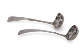 Good pair of Scottish silver toddy ladles, Andrew Wilkie, Glasgow, 1811, length qpprox 14cm,