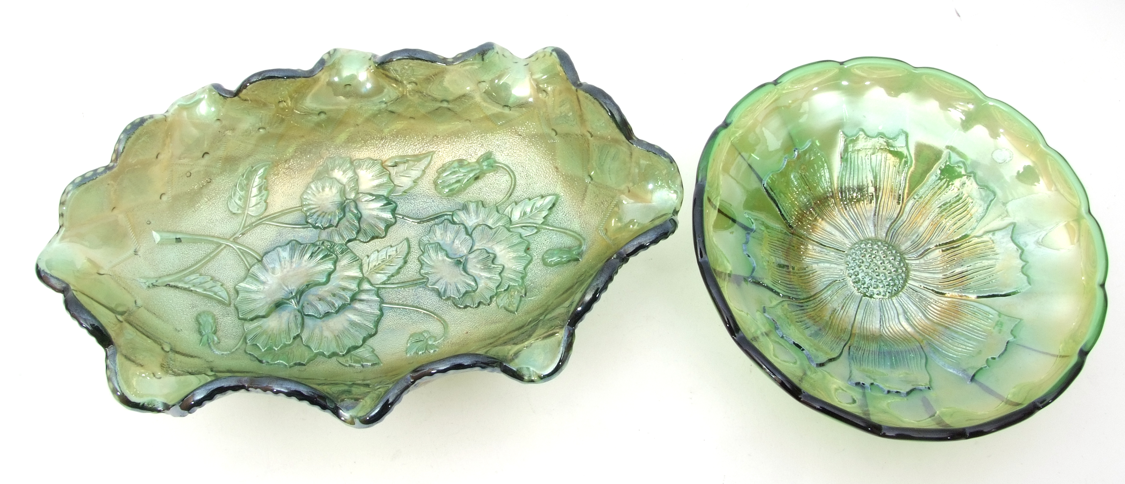 Millersburg green carnival glass dish in the Cosmos pattern, an Imperial aqua/teal pansy dish, a - Image 4 of 8