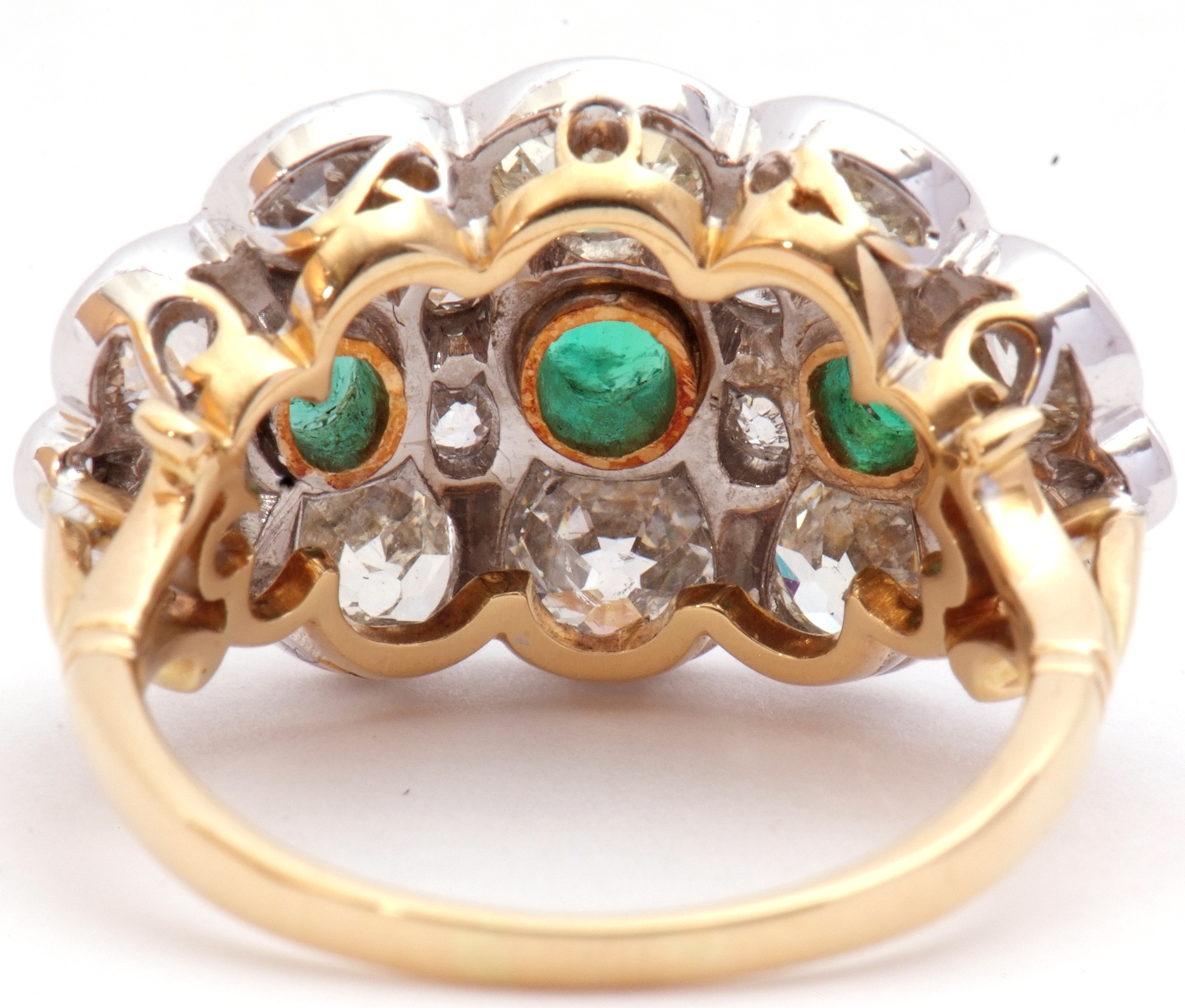 Large emerald and diamond cluster ring of oval design, featuring three graduated oval faceted - Image 4 of 9