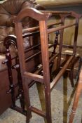 EARLY 20TH CENTURY MAHOGANY TOWEL RAIL, 70CM WIDE