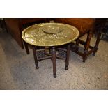 BRASS TOPPED VINTAGE BENARES TABLE AND FURTHER ORIENTAL BRASS DECORATIVE PLATE, 69 AND 29CM DIAM