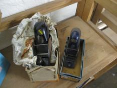 SMALL RECORD BLOCK PLANE IN ORIGINAL BOX, TOGETHER WITH A STANLEY PLANE IN ORIGINAL PAPER BOX