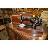 VINTAGE SINGER SEWING MACHINE