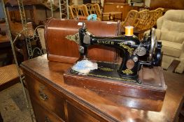 VINTAGE SINGER SEWING MACHINE