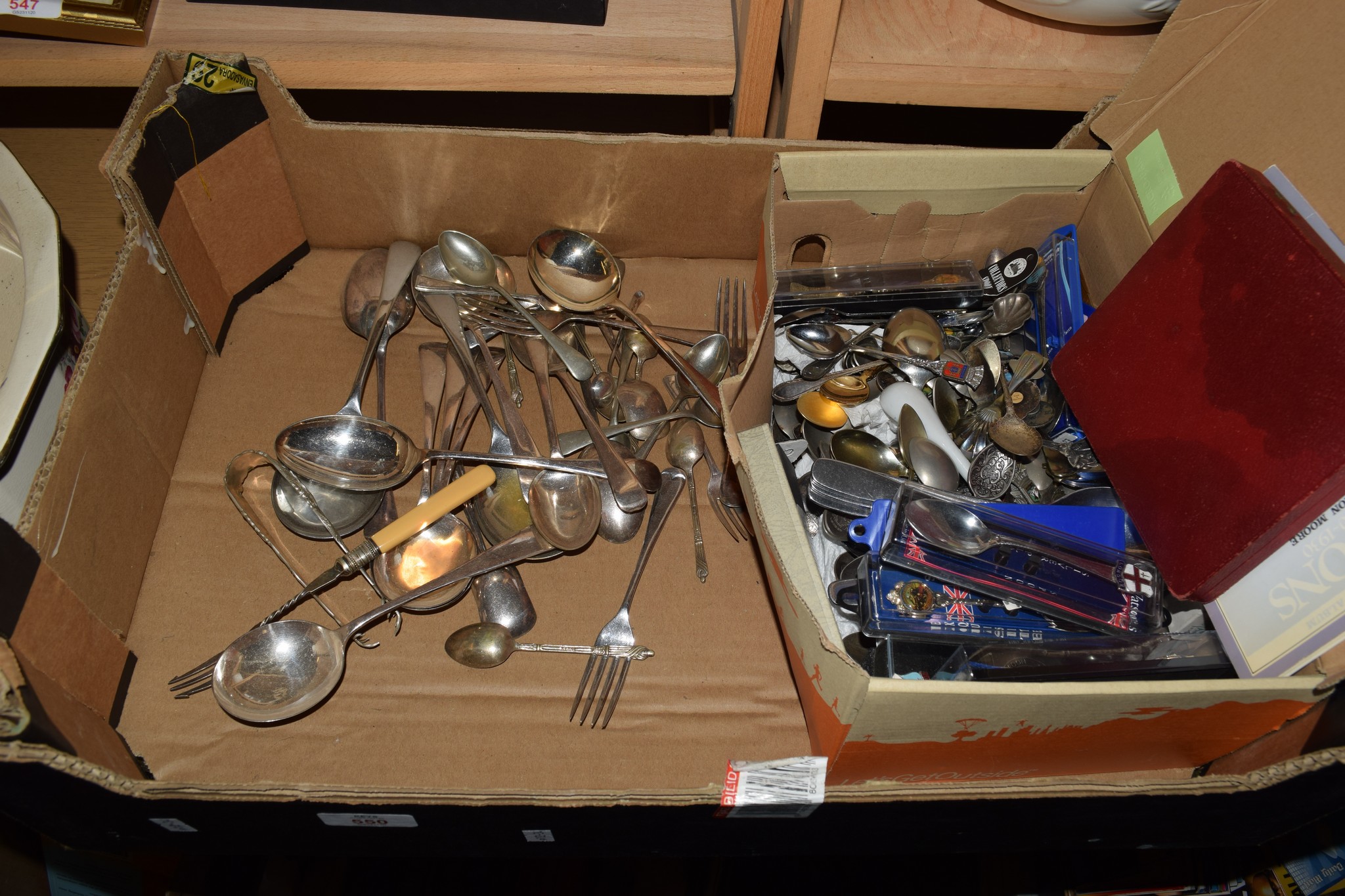 BOX CONTAINING QUANTITY OF COLLECTORS PLATED SPOONS AND PLATED FLATWARES