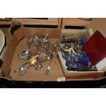 BOX CONTAINING QUANTITY OF COLLECTORS PLATED SPOONS AND PLATED FLATWARES