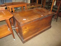 OAK COFFER OR BLANKET BOX WITH INTERIOR CANDLE BOX AND ROPE HANDLES, 111CM WIDE