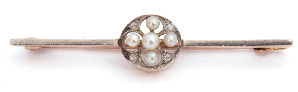 Mixed Lot: precious metal, seed pearl and diamond brooch, the circular open work design with 4 - Image 3 of 8