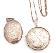 Mixed Lot: hallmarked silver circular hinged locket engraved with a spray of flowers and framed with