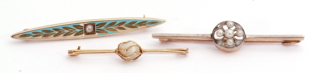 Mixed Lot: precious metal, seed pearl and diamond brooch, the circular open work design with 4