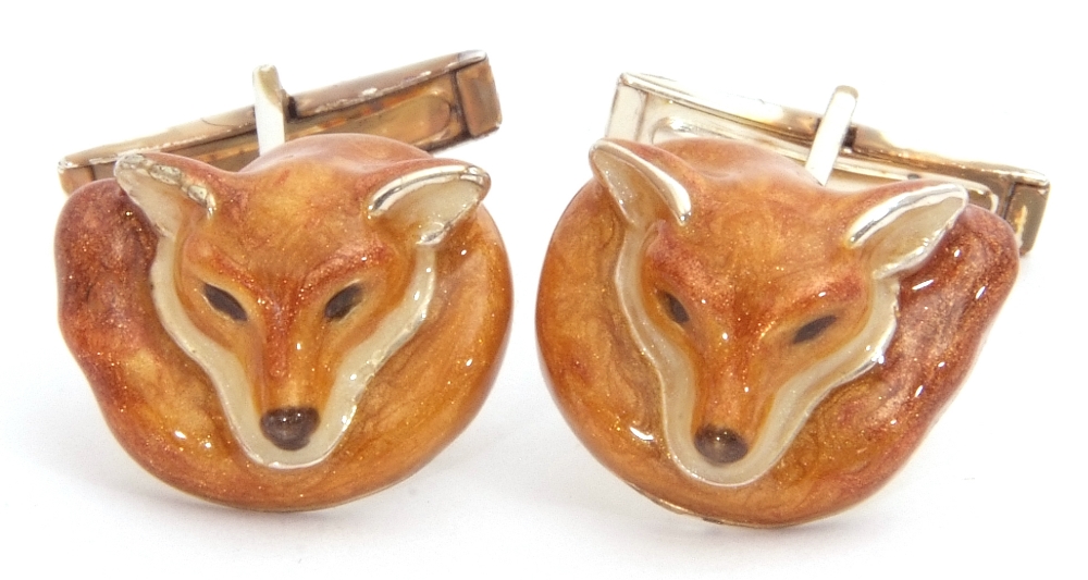 Pair of 925 marked enamelled fox head cuff links, painted enamel detail of foxes heads mounted on - Image 3 of 3