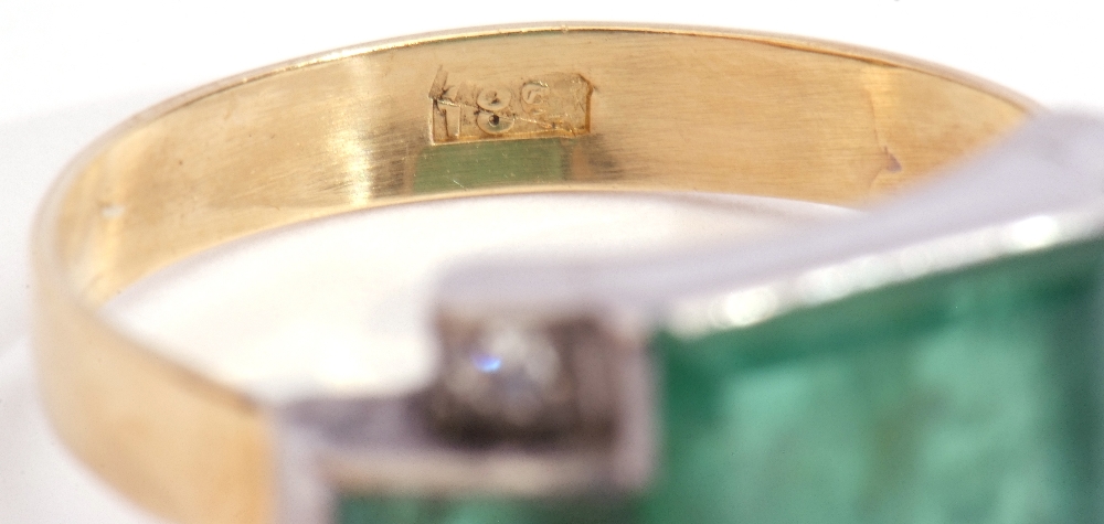 Vintage emerald and diamond set ring, the square emerald 8mm x 8mm between small rectangular cut - Image 6 of 6