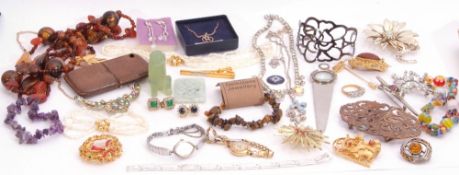 Box of costume jewellery to include necklaces, earrings, brooches etc