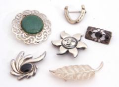 Mixed Lot: four white metal brooches together with a Sun and Horseshoe metal brooch (6)