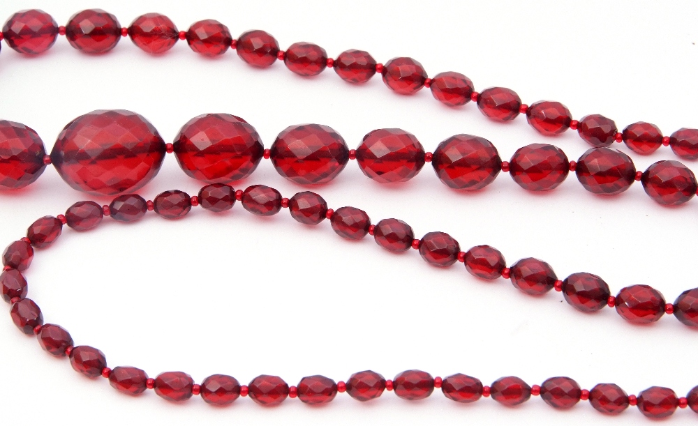 Vintage cherry amber faceted bead necklace, a single row of graduated oval beads, .5cm to 2.5cm - Image 2 of 2